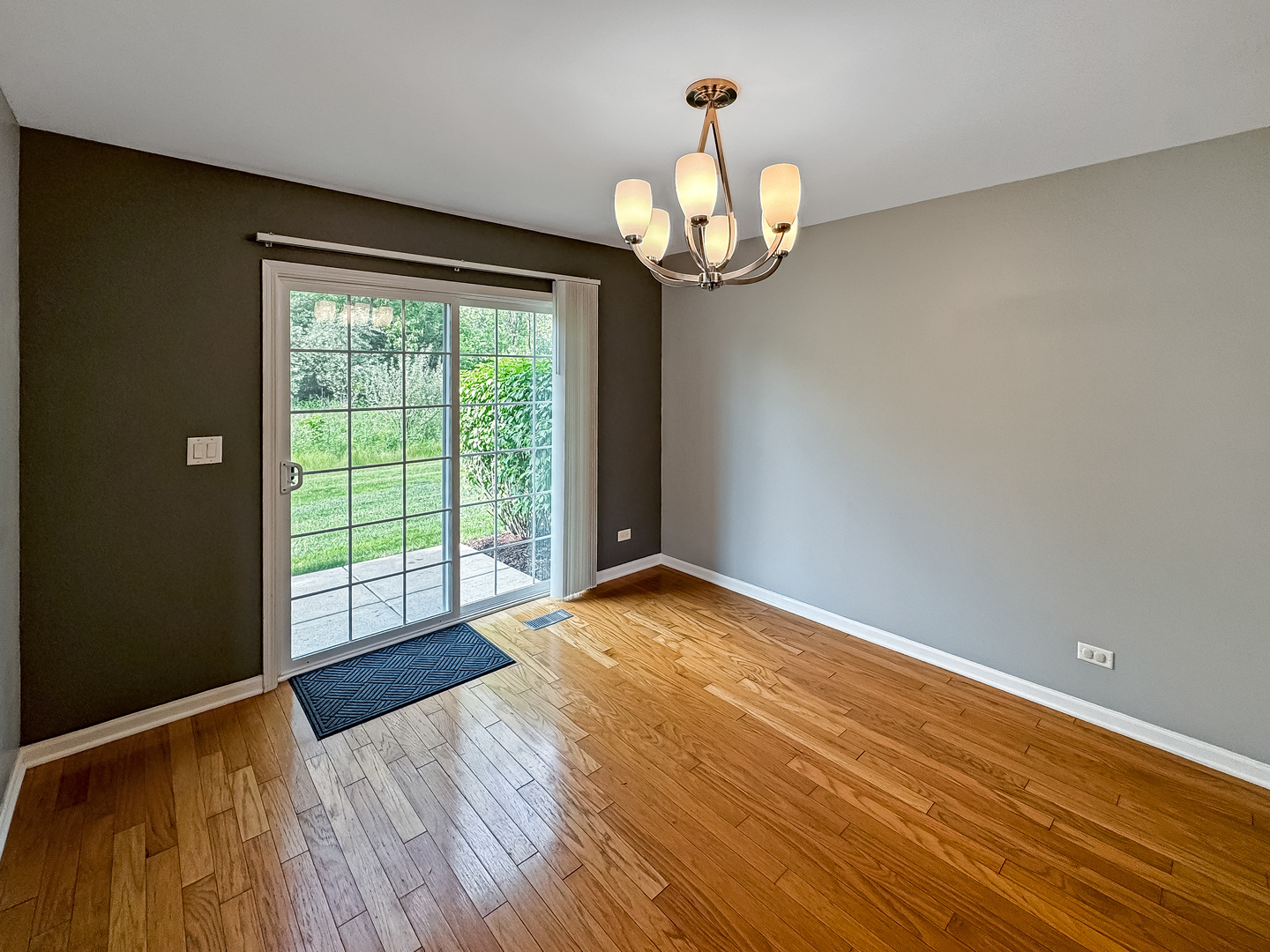 28076 W Niagara Street, Lakemoor, IL 60051