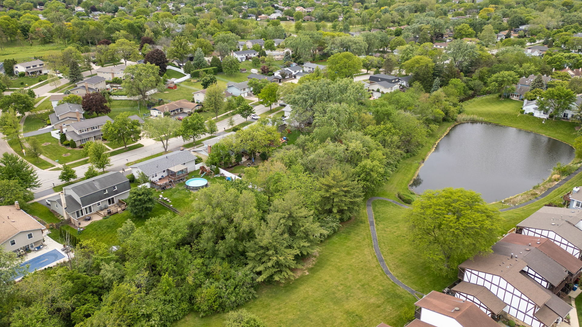 1700 Bolson Drive, Downers Grove, IL 60516