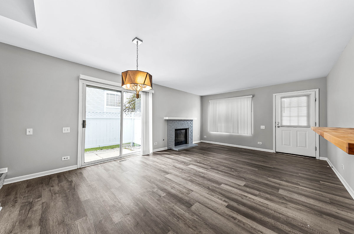 323 Gregory Street #323, Aurora, IL 60504