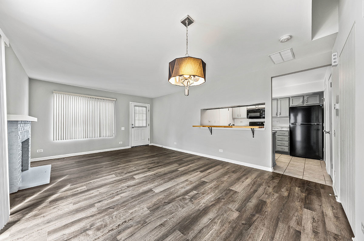 323 Gregory Street #323, Aurora, IL 60504