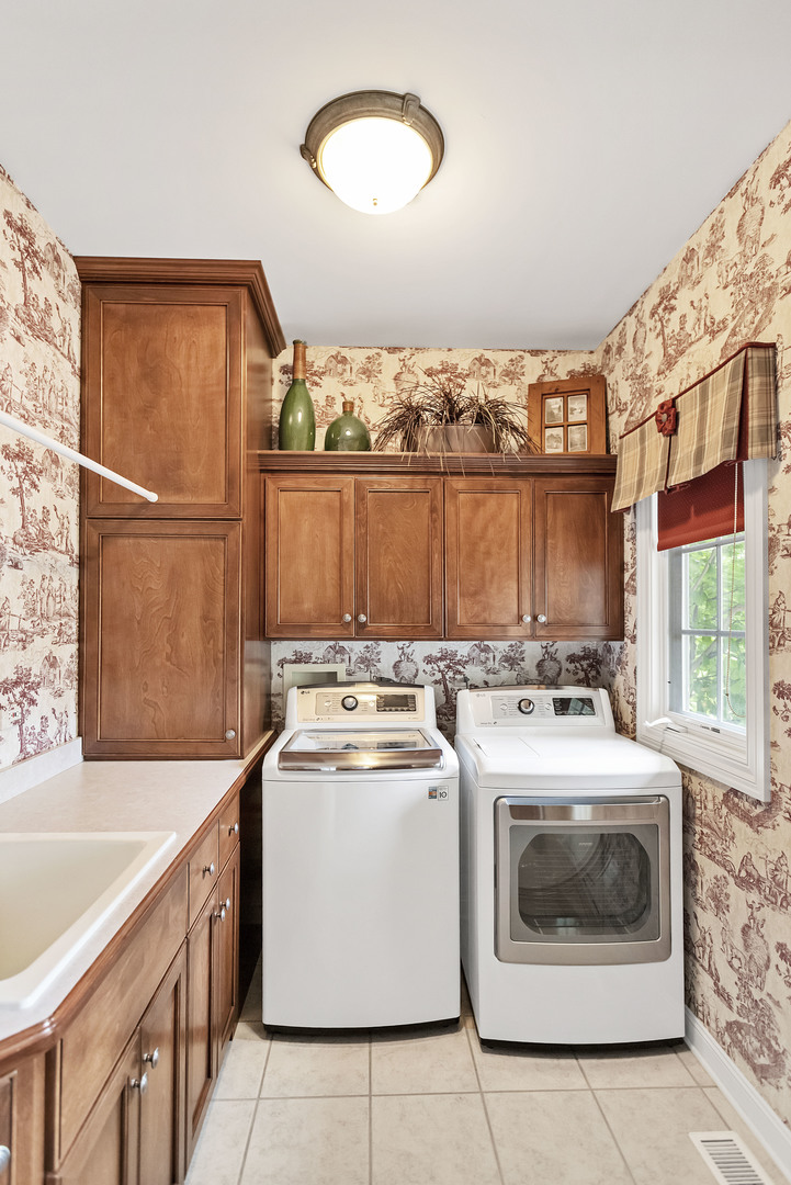 2559 Bird Lane, Batavia, IL 60510