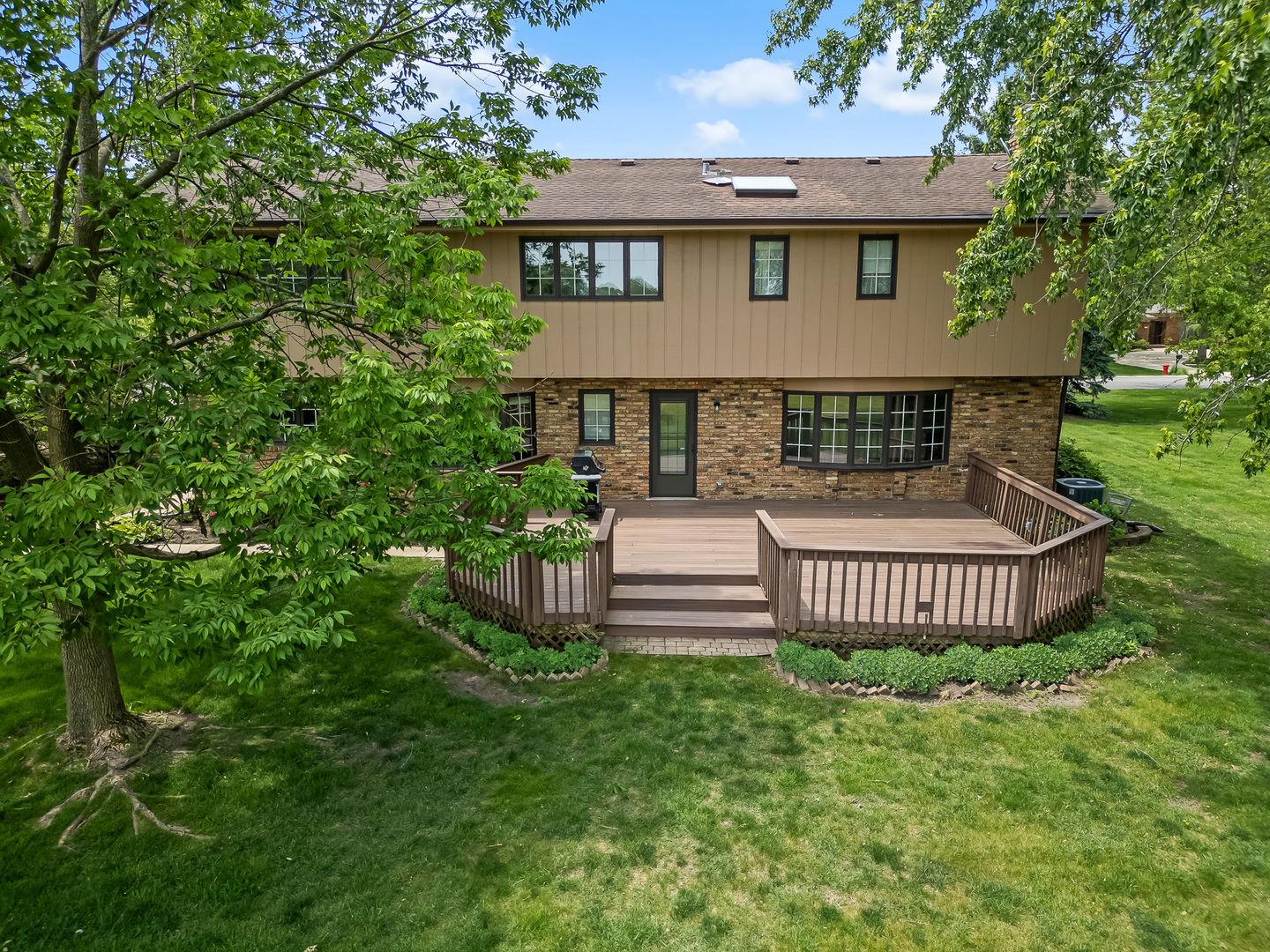 8417 Gleneyre Road, Darien, IL 60561