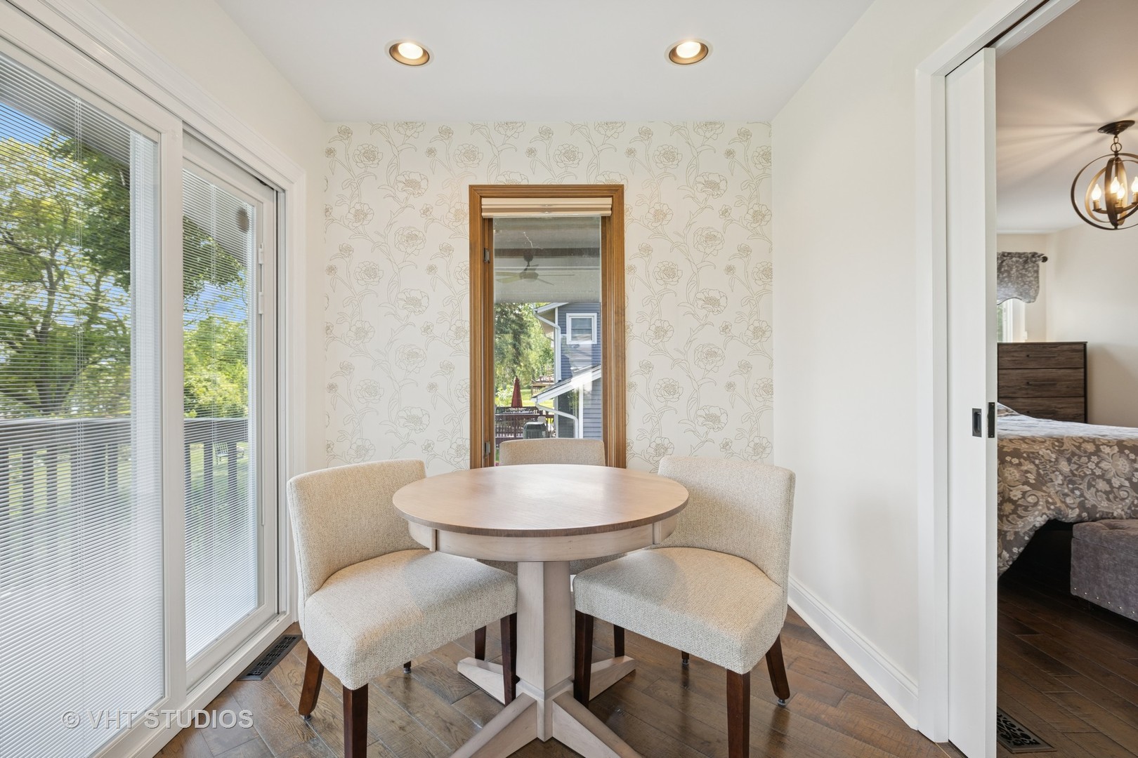 1341 E Kenilworth Avenue, Palatine, IL 60074