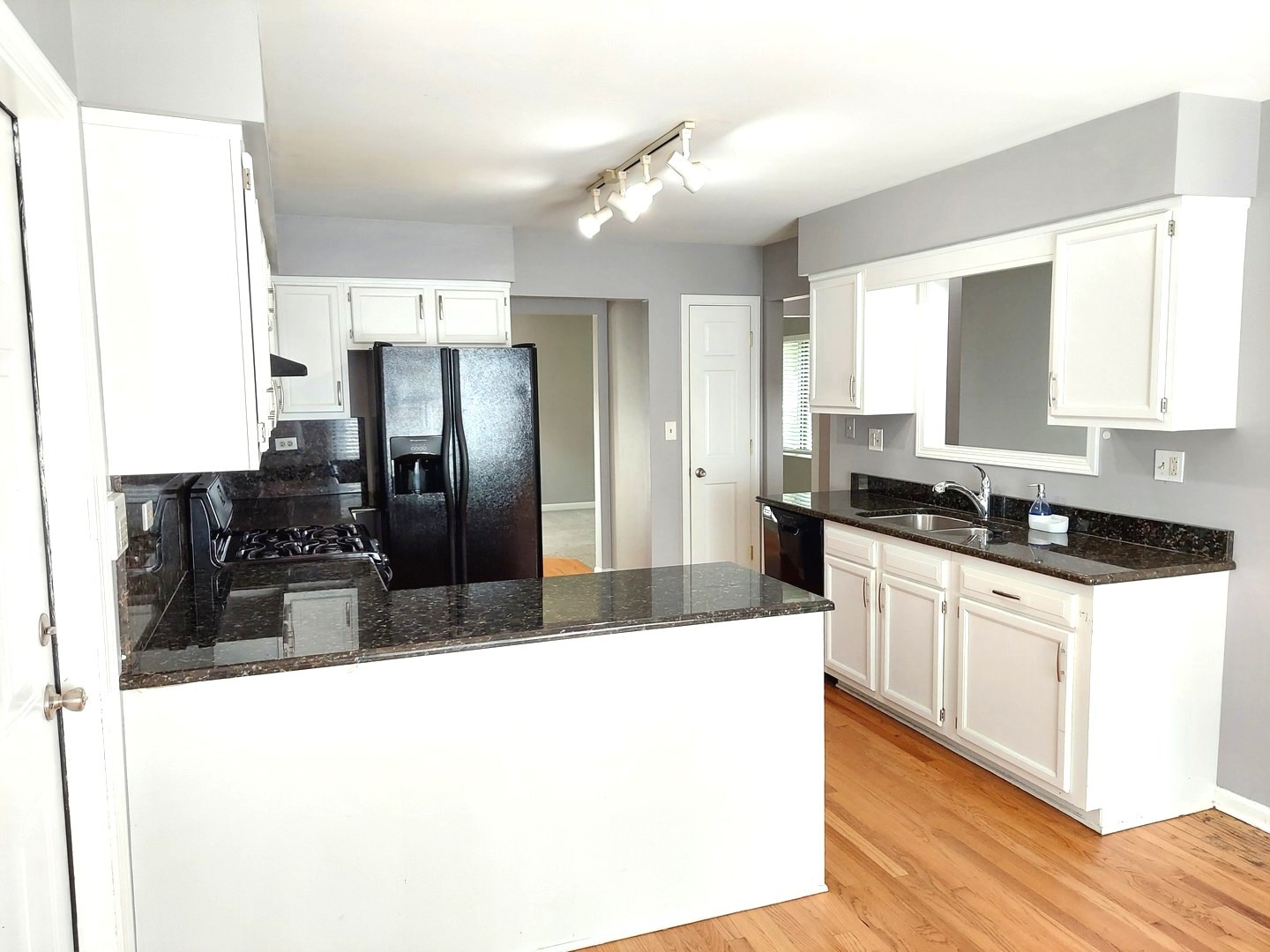 2304 Nottingham Drive, Naperville, IL 60565