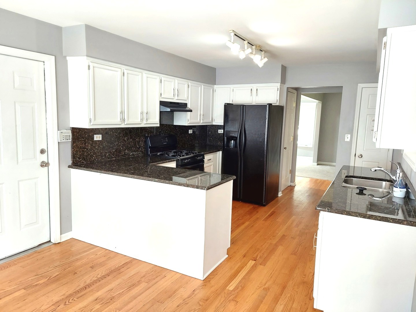 2304 Nottingham Drive, Naperville, IL 60565