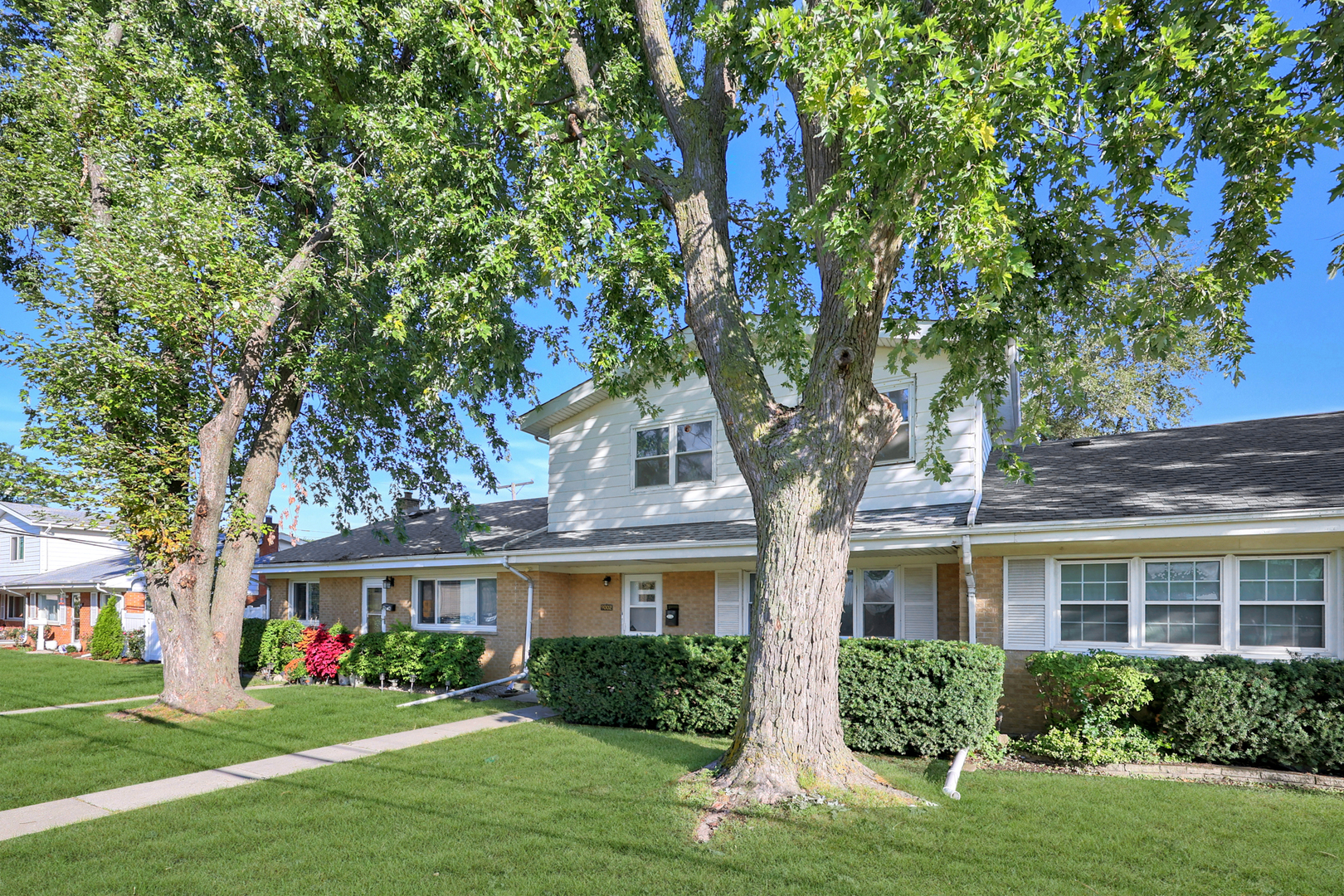 9002 N Clifton Avenue, Niles, IL 60714