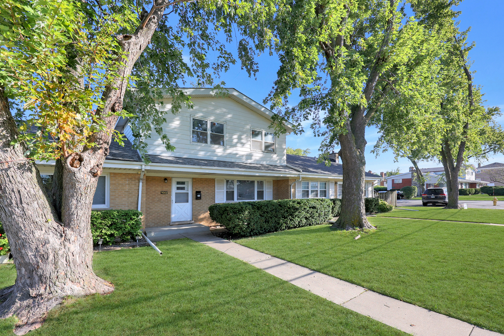 9002 N Clifton Avenue, Niles, IL 60714