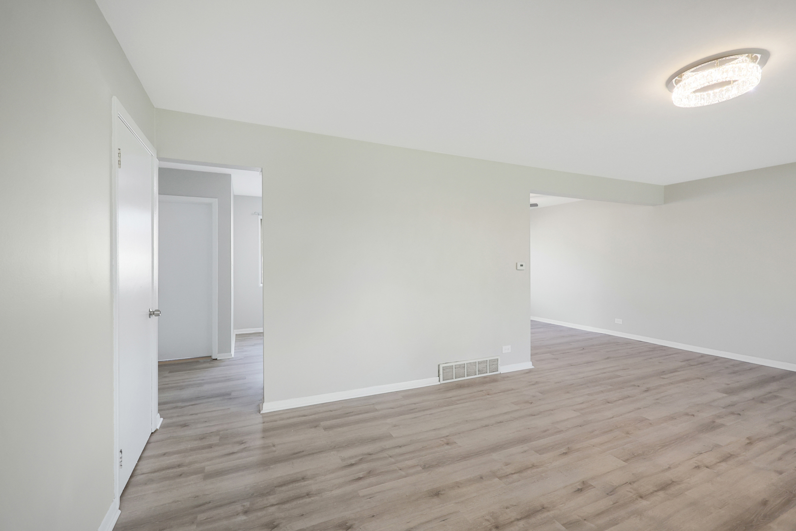 9002 N Clifton Avenue, Niles, IL 60714