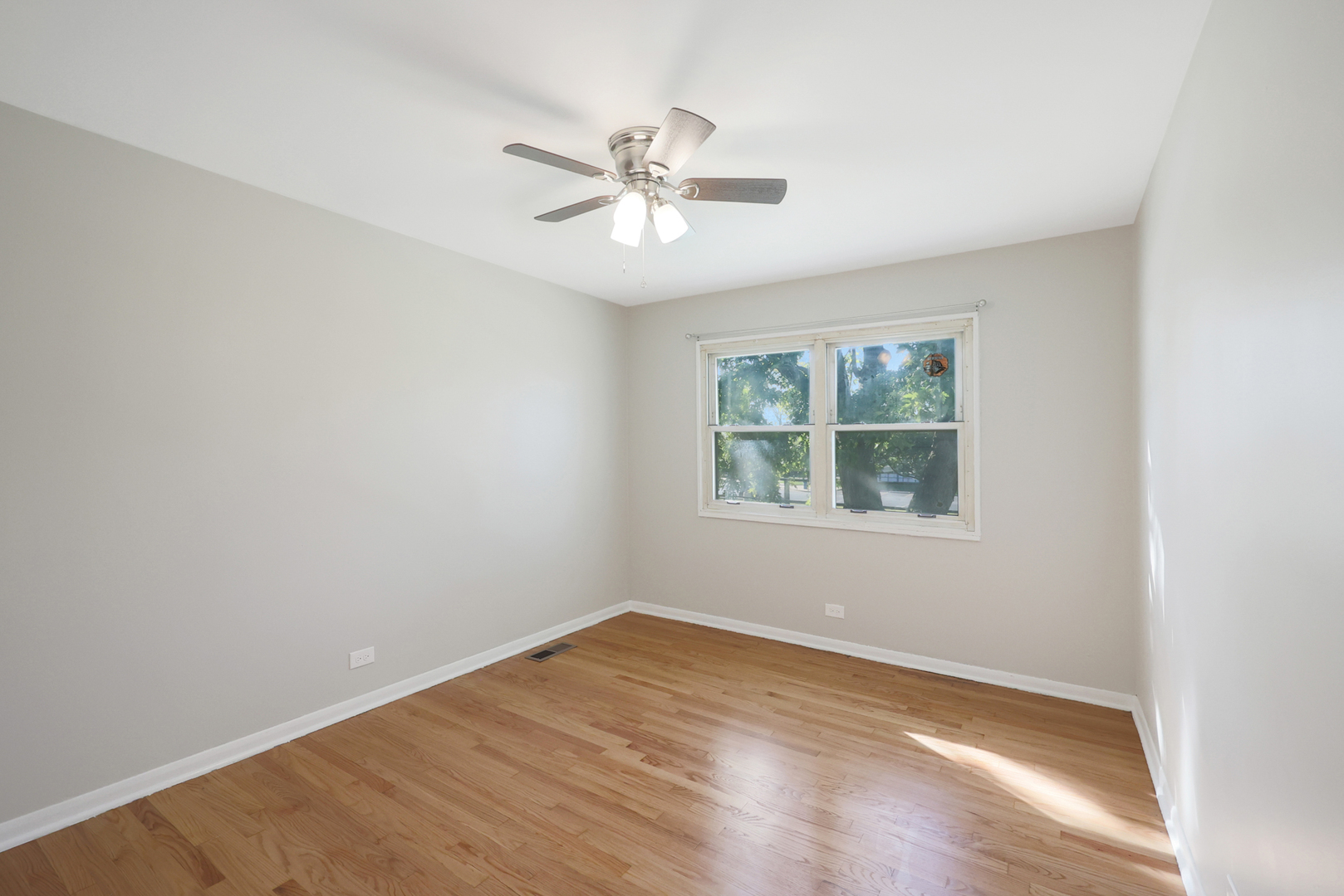 9002 N Clifton Avenue, Niles, IL 60714