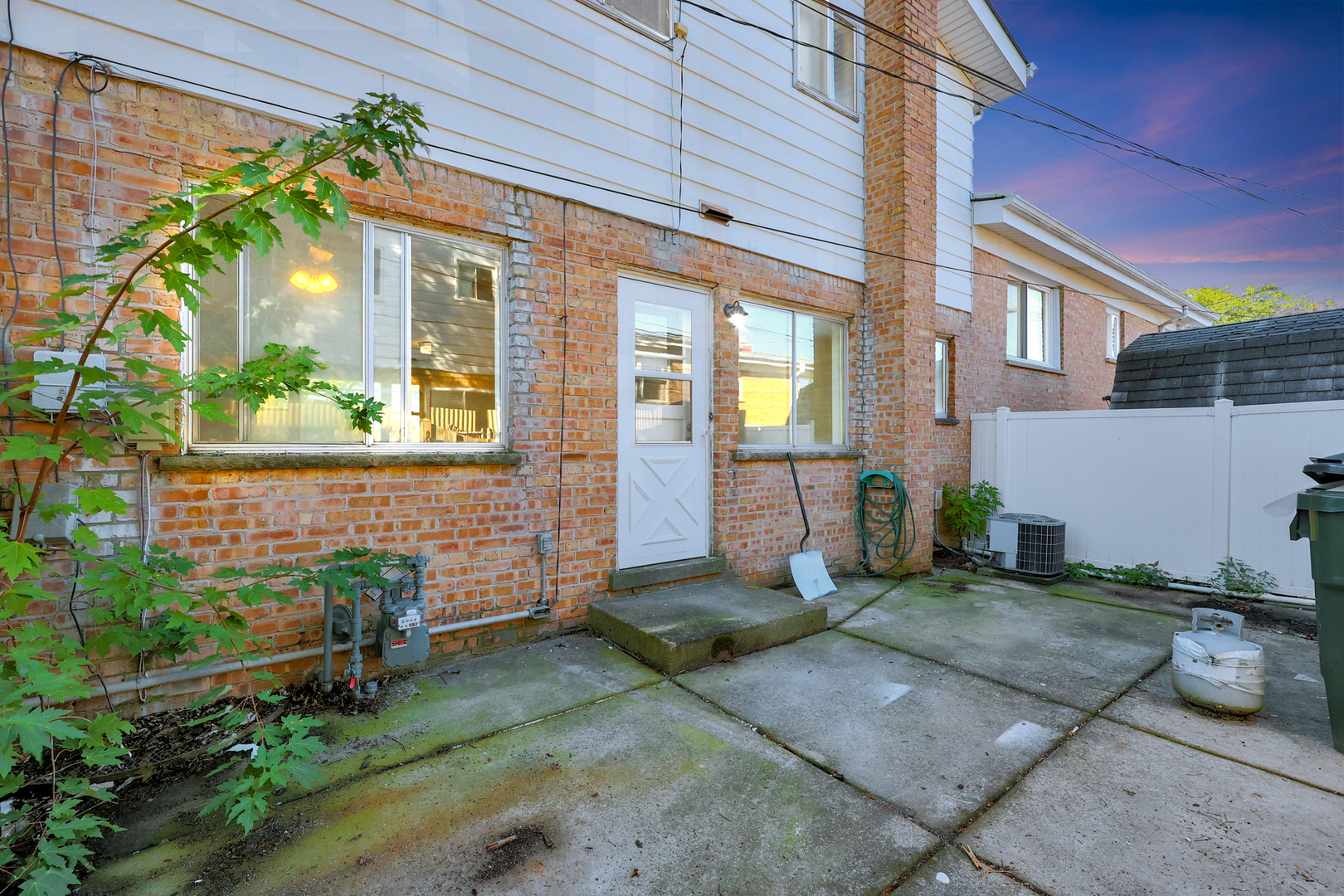9002 N Clifton Avenue, Niles, IL 60714