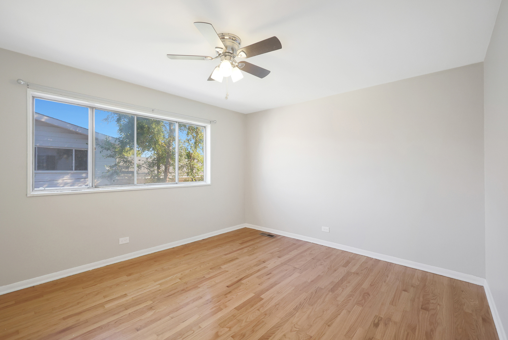 9002 N Clifton Avenue, Niles, IL 60714