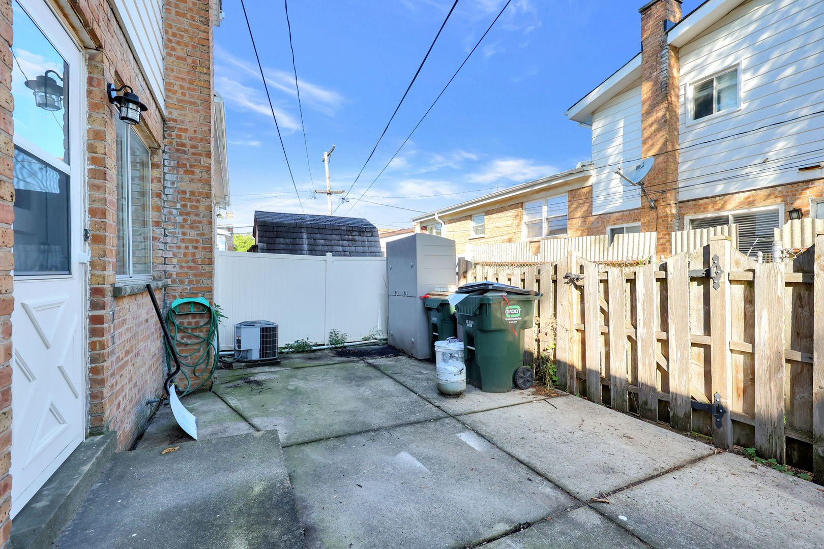 9002 N Clifton Avenue, Niles, IL 60714