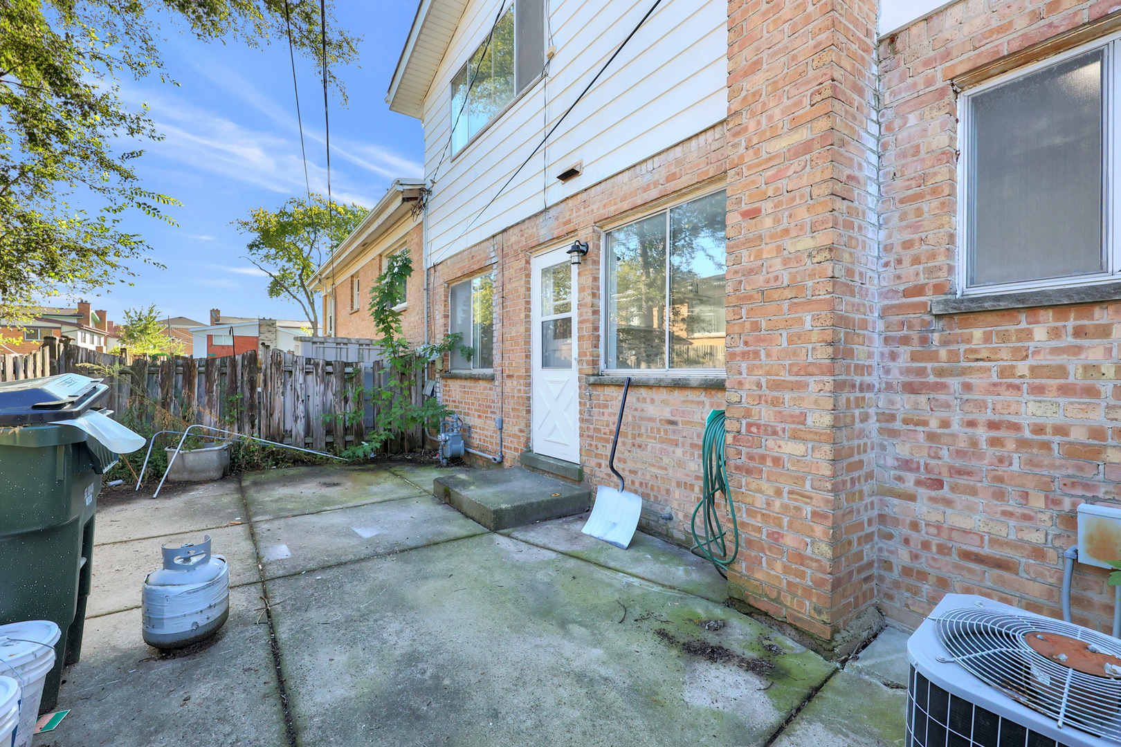 9002 N Clifton Avenue, Niles, IL 60714