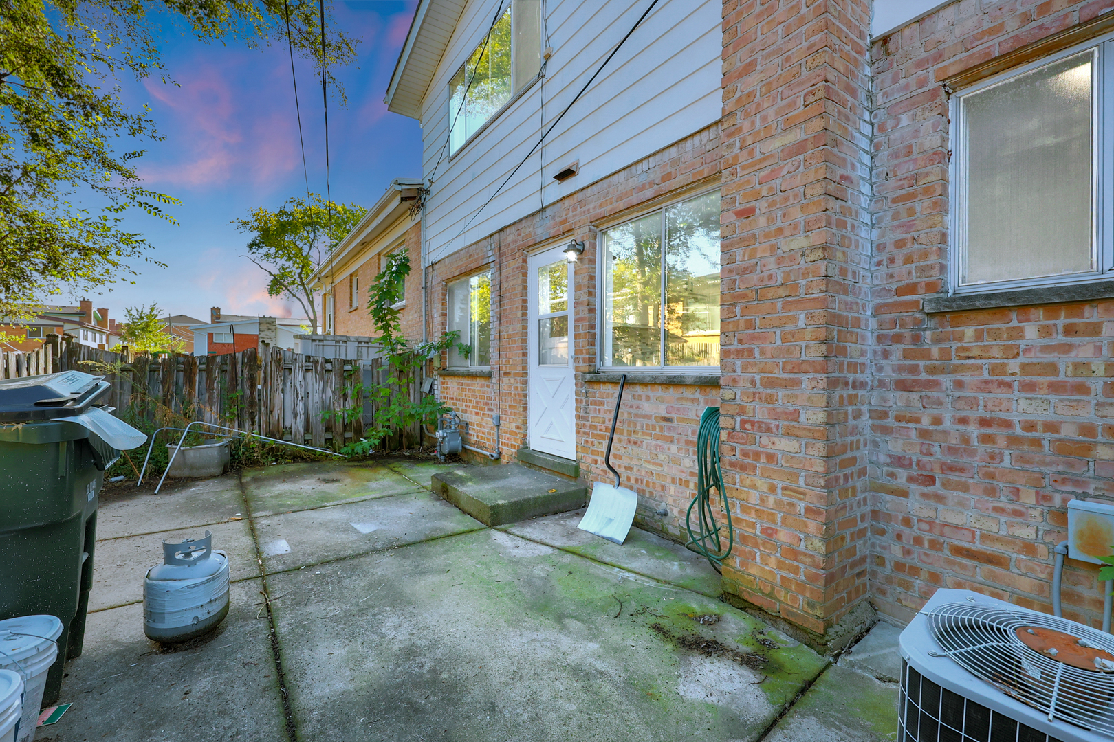 9002 N Clifton Avenue, Niles, IL 60714