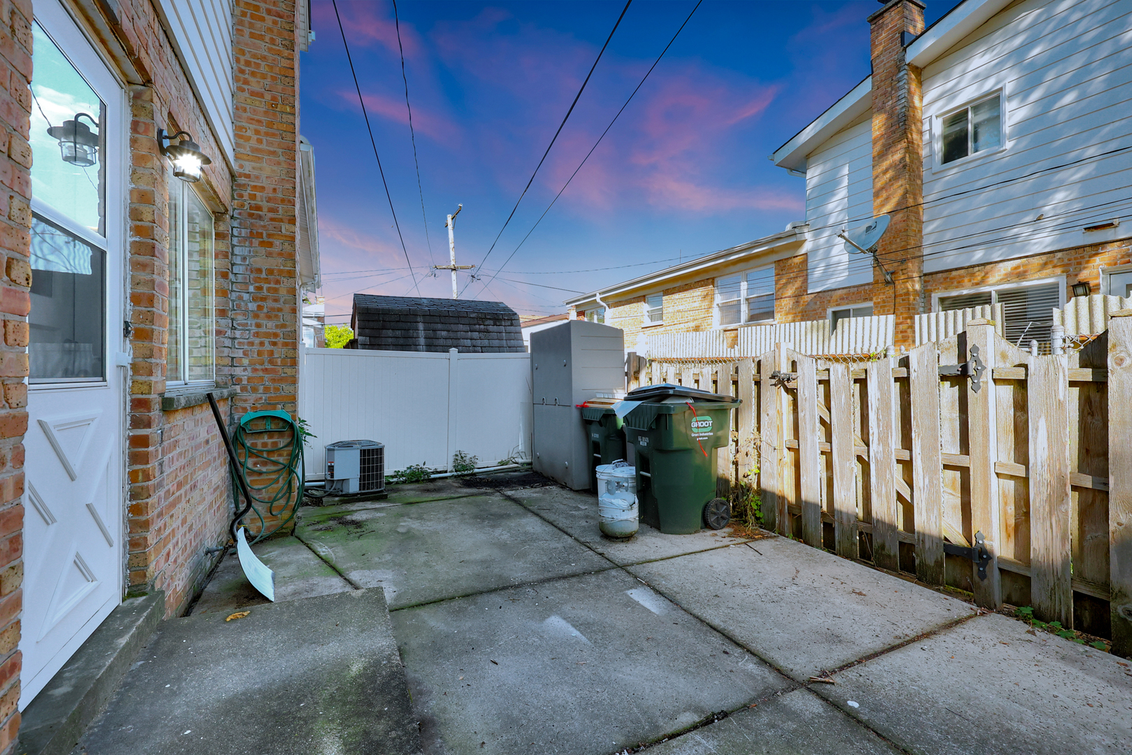 9002 N Clifton Avenue, Niles, IL 60714