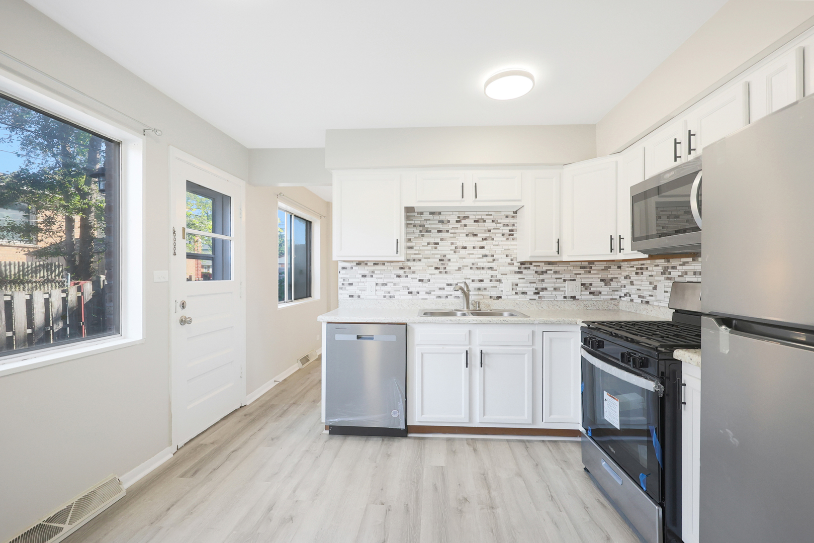 9002 N Clifton Avenue, Niles, IL 60714