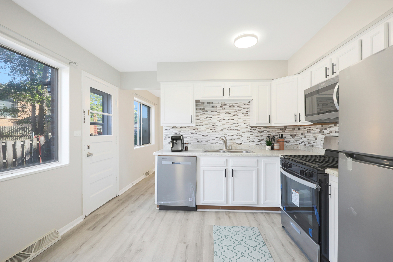 9002 N Clifton Avenue, Niles, IL 60714