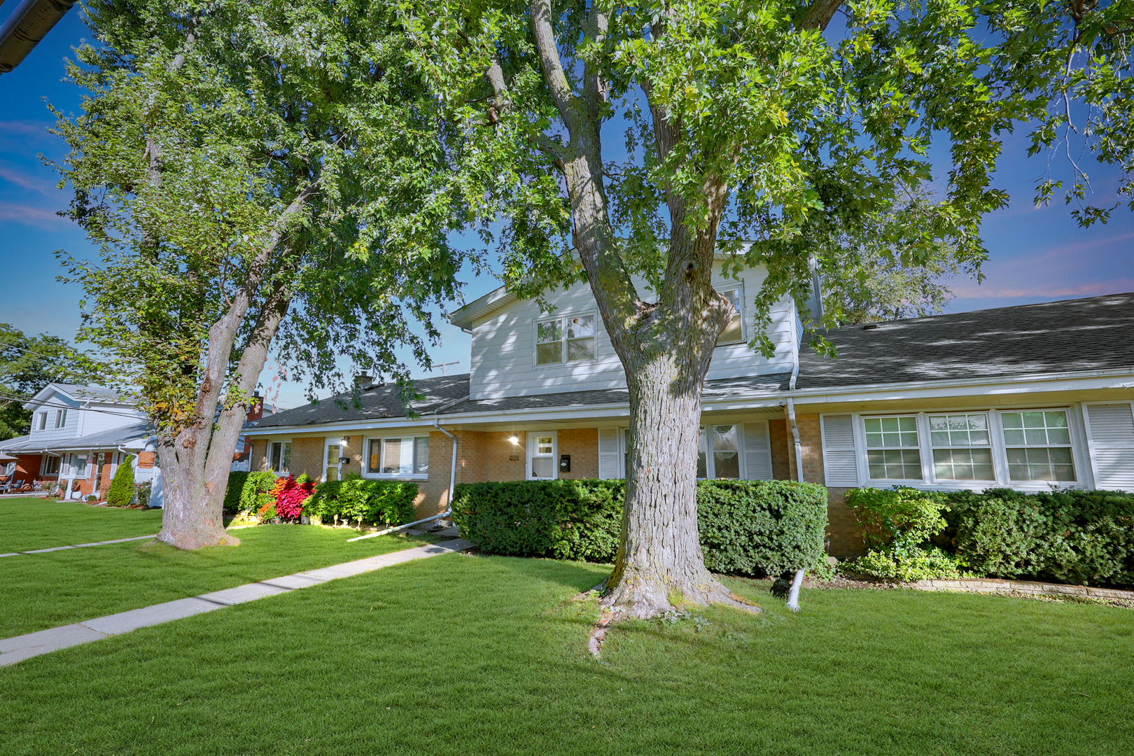 9002 N Clifton Avenue, Niles, IL 60714