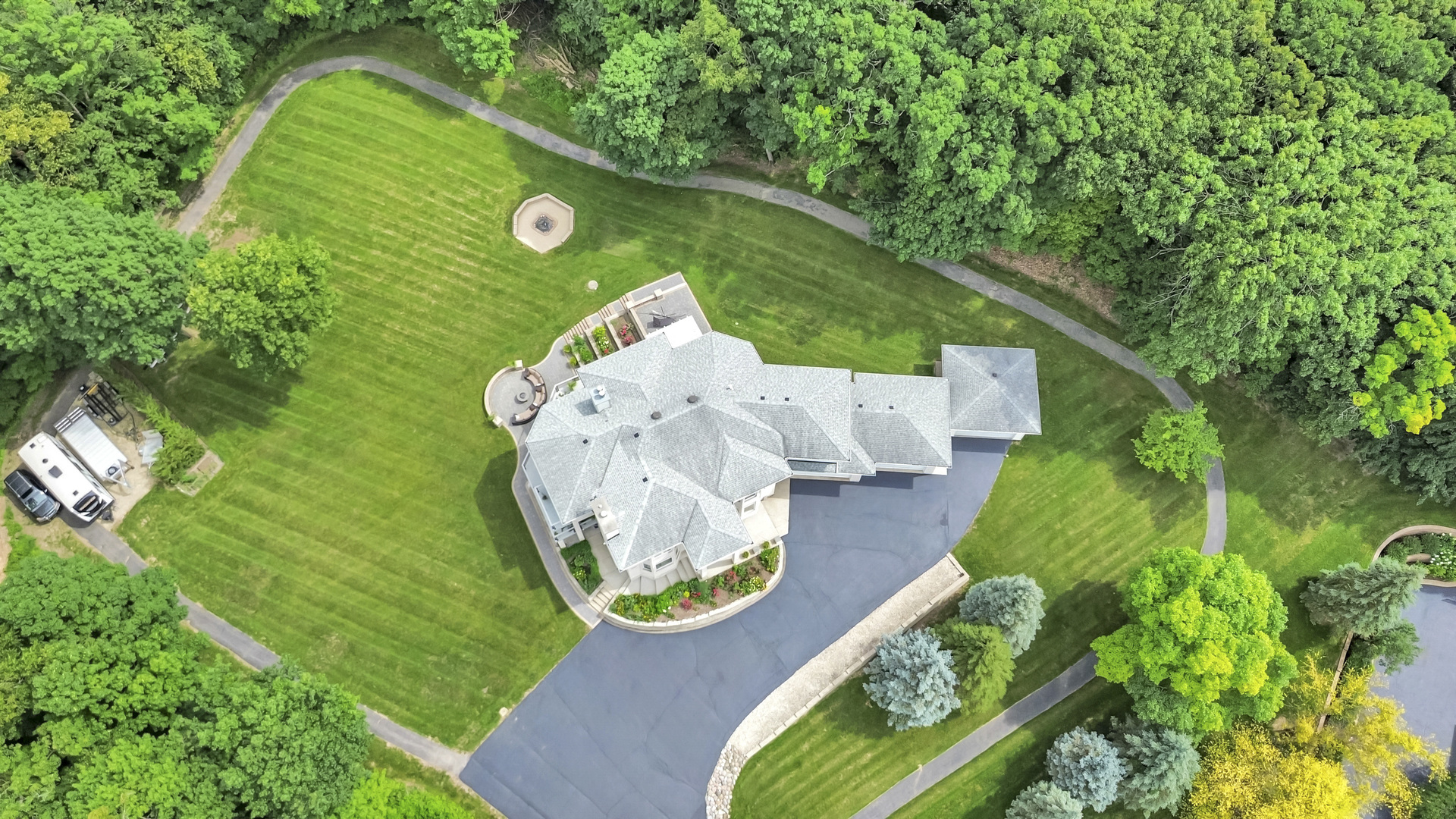 10470 N River Road, Barrington Hills, IL 60010