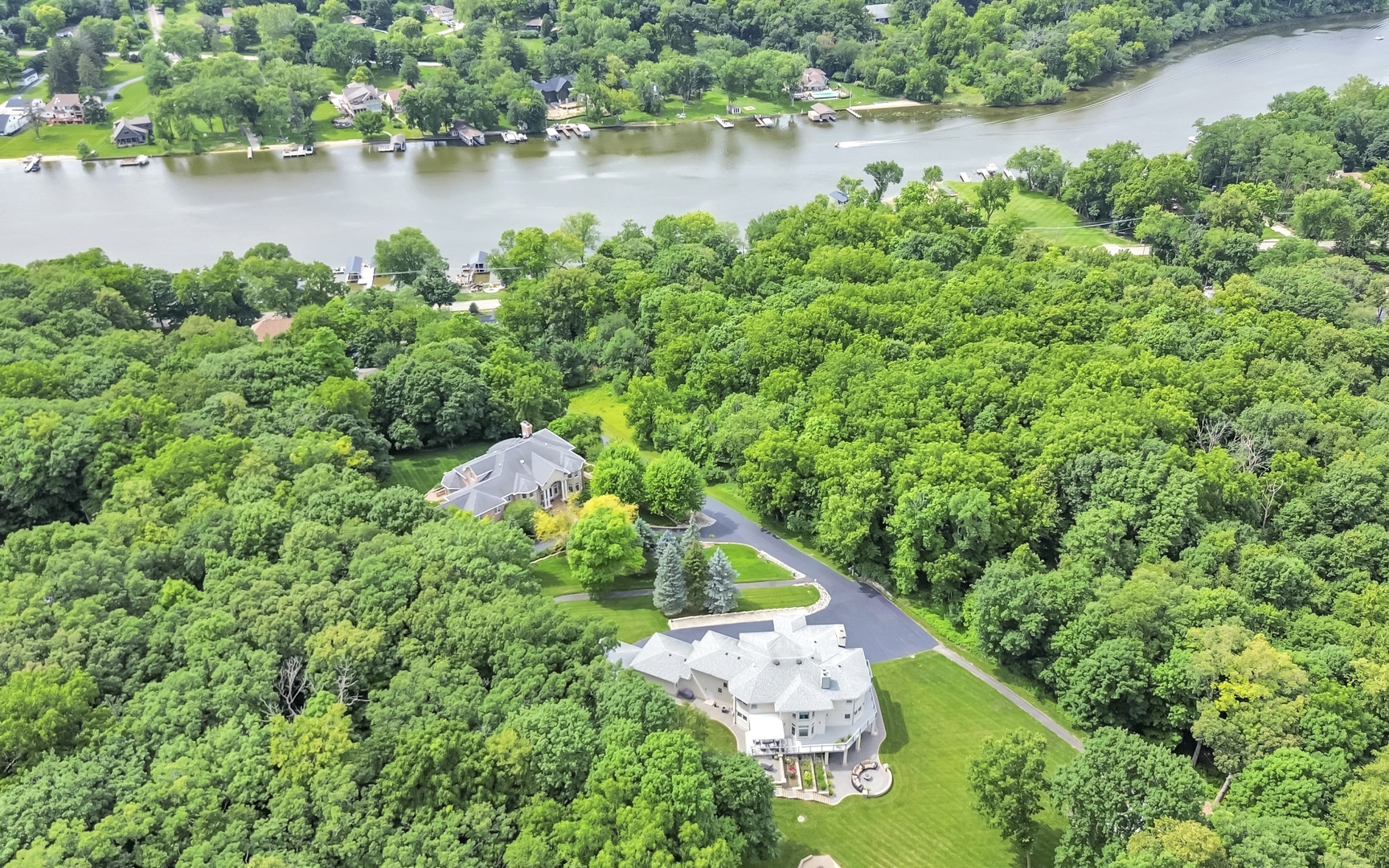 10470 N River Road, Barrington Hills, IL 60010