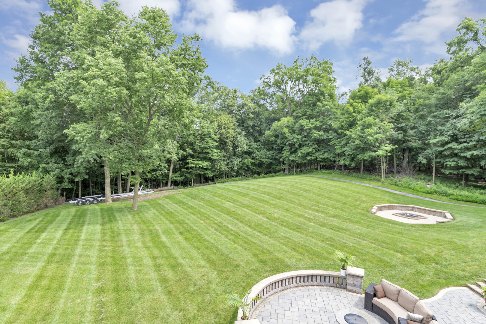10470 N River Road, Barrington Hills, IL 60010
