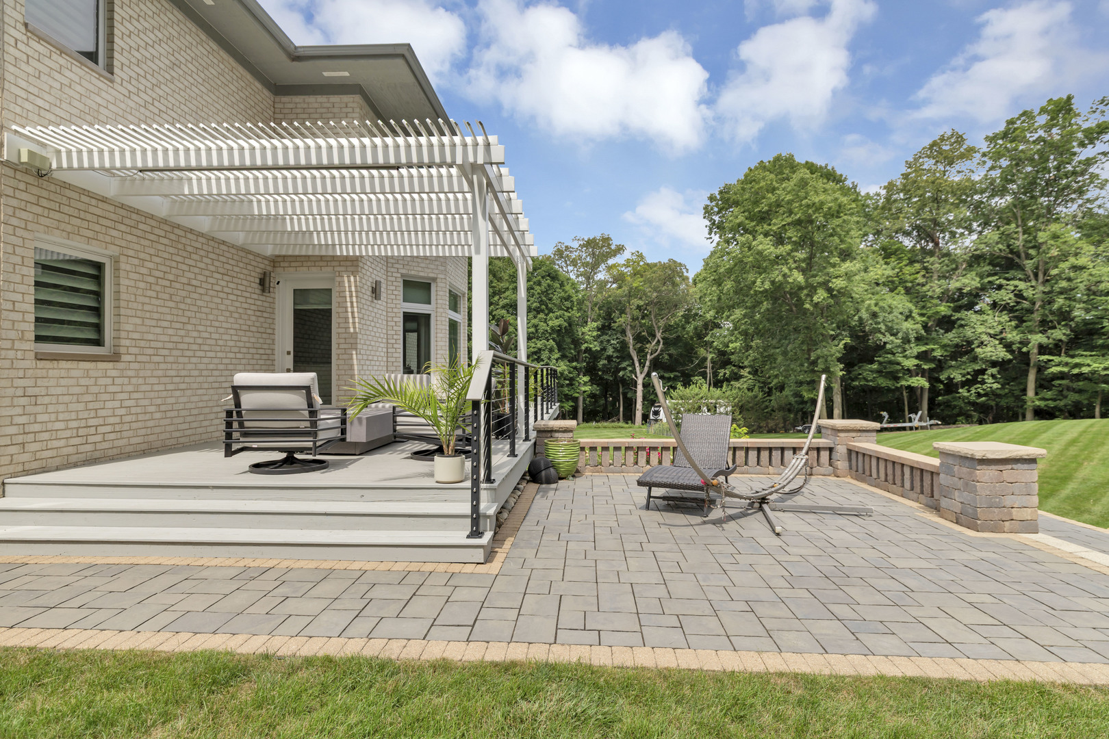 10470 N River Road, Barrington Hills, IL 60010