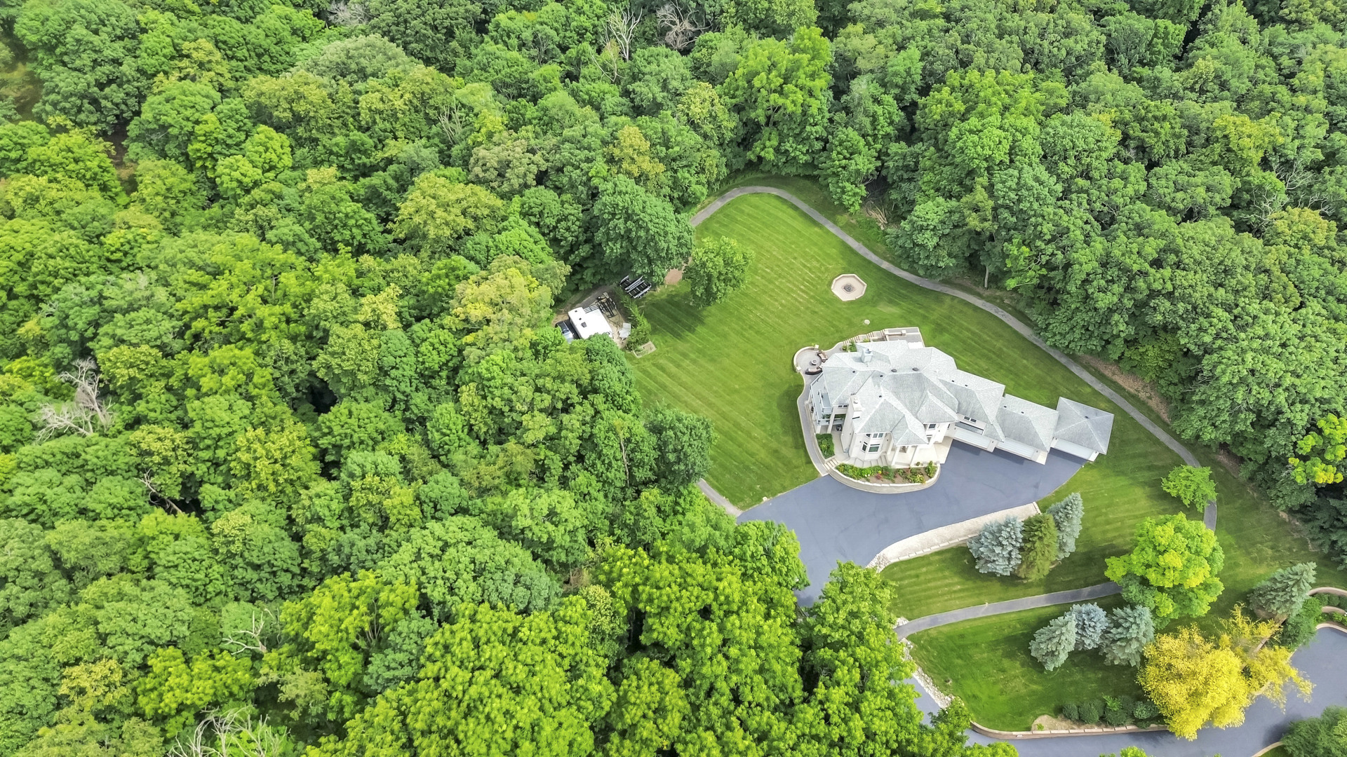 10470 N River Road, Barrington Hills, IL 60010