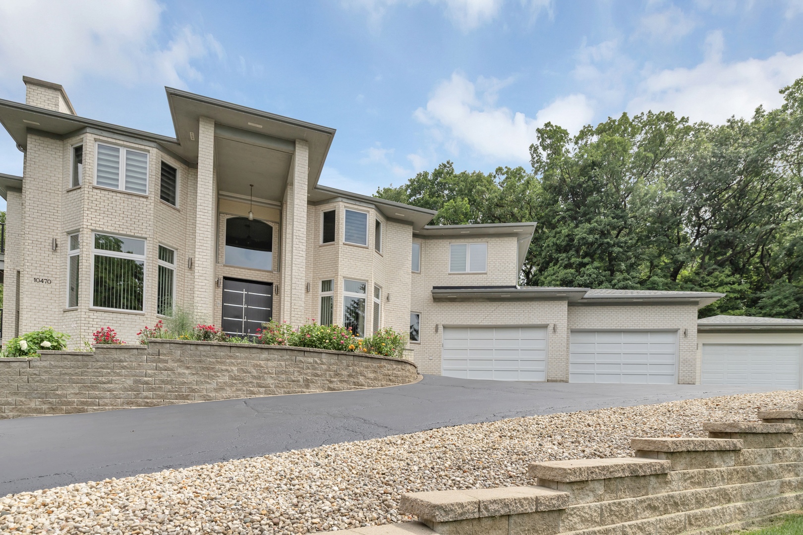 10470 N River Road, Barrington Hills, IL 60010