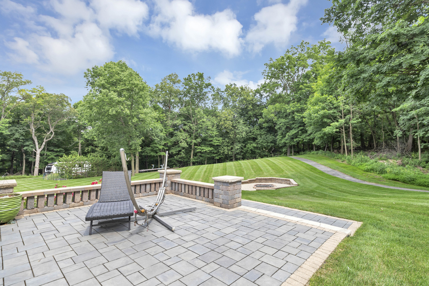 10470 N River Road, Barrington Hills, IL 60010