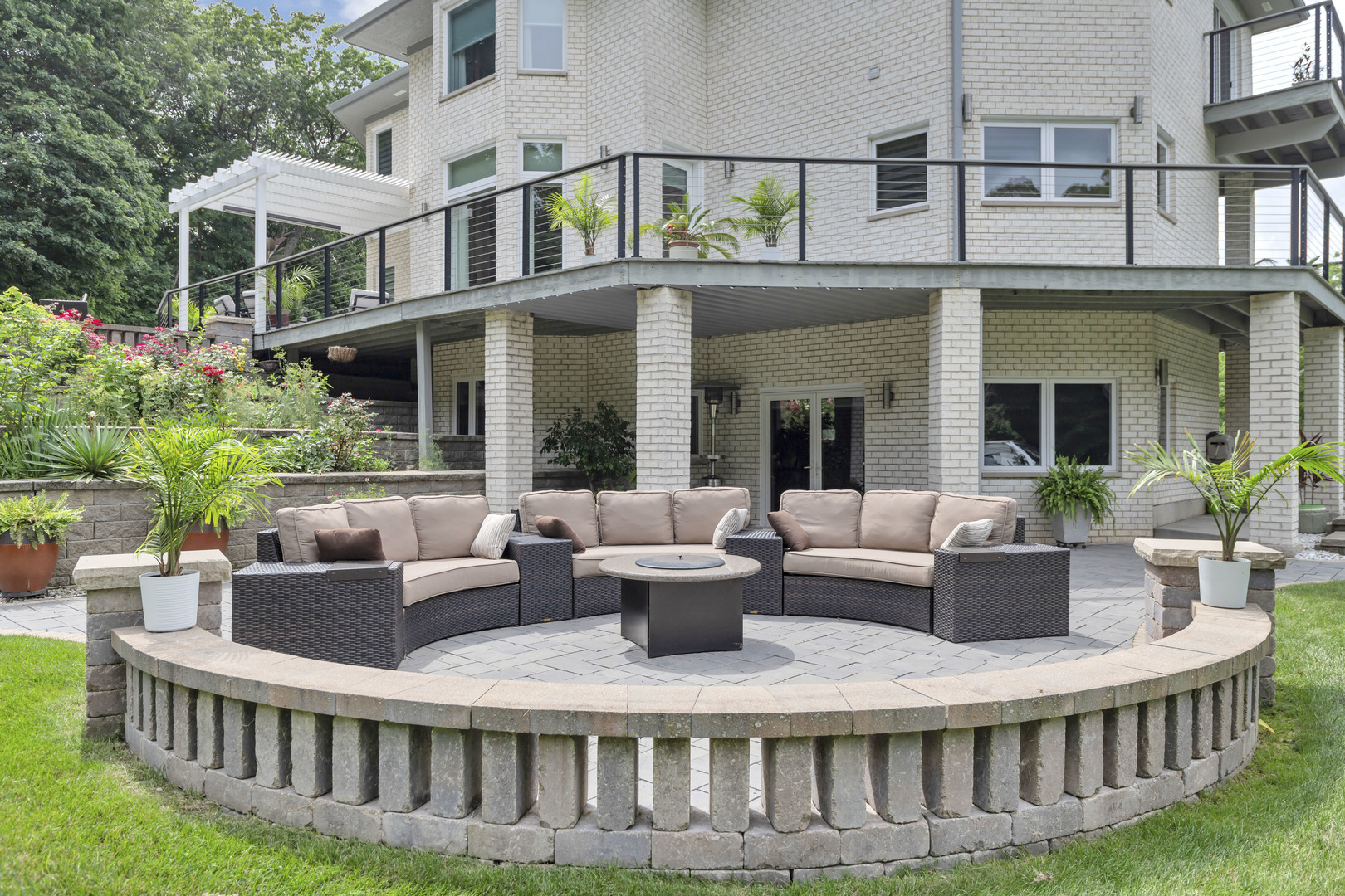 10470 N River Road, Barrington Hills, IL 60010