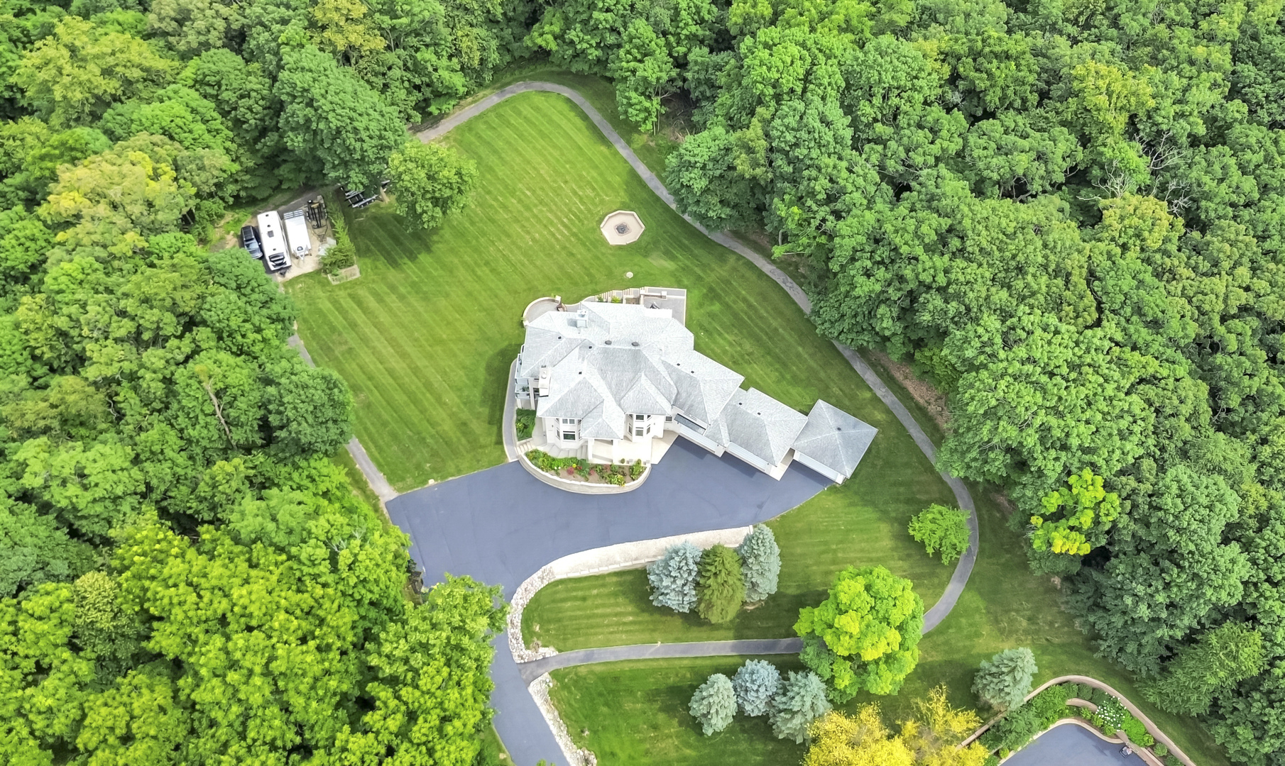 10470 N River Road, Barrington Hills, IL 60010