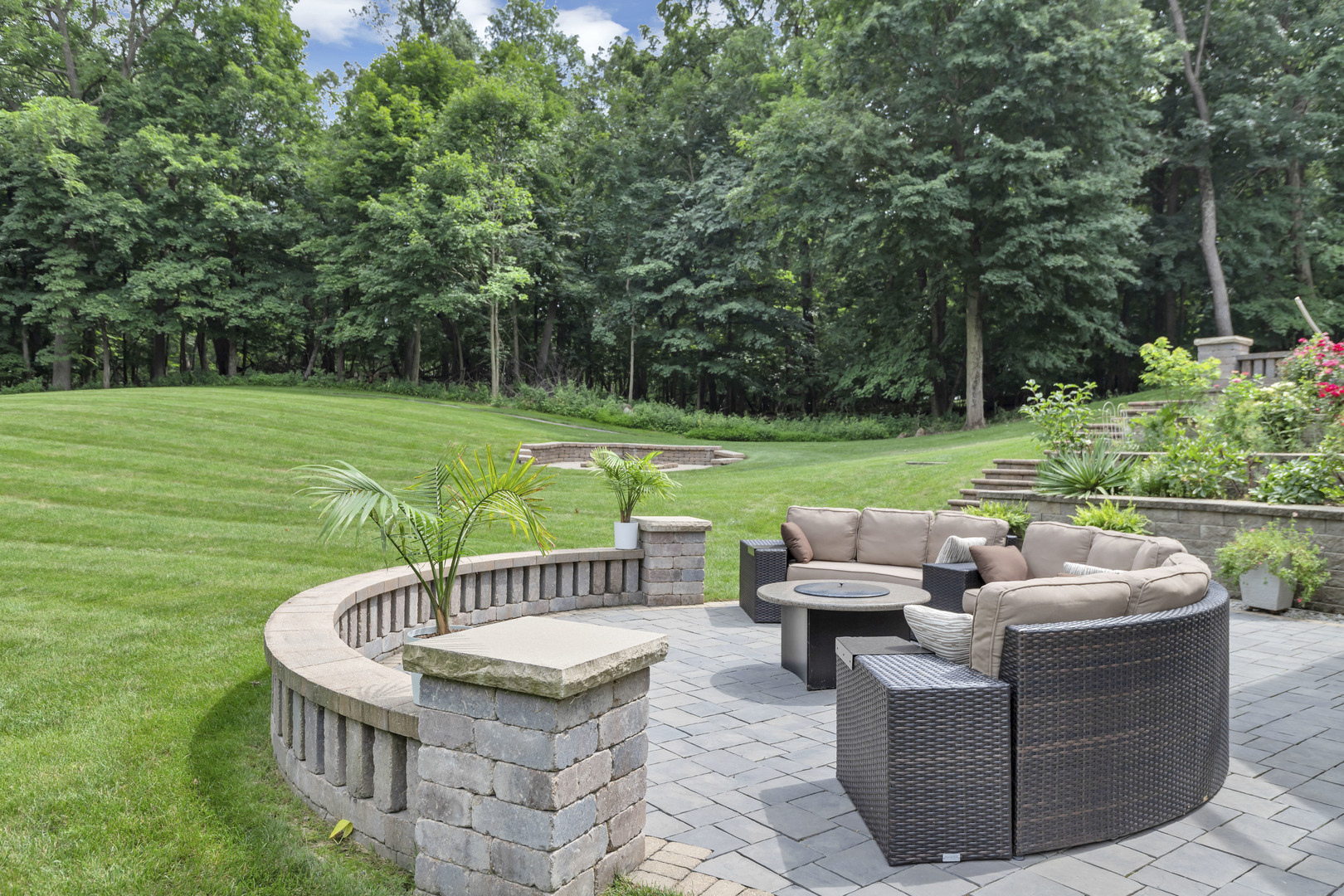 10470 N River Road, Barrington Hills, IL 60010