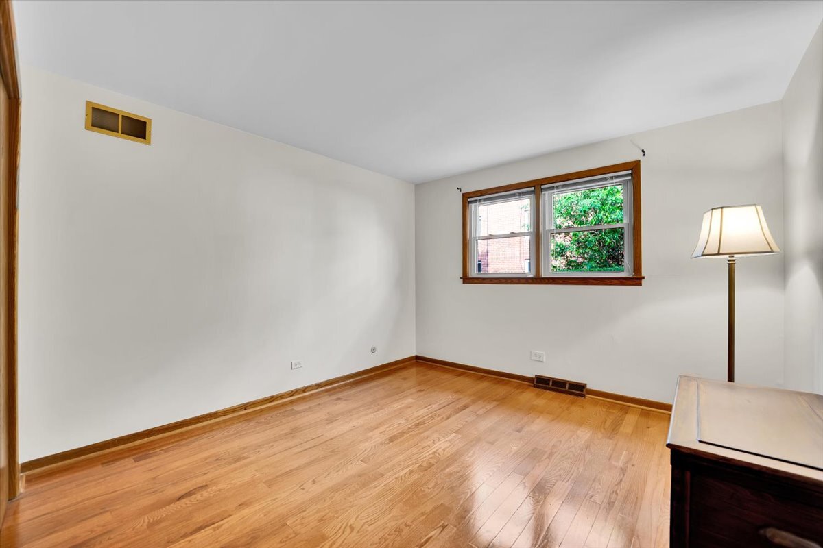 901 E Ardyce Lane, Mount Prospect, IL 60056