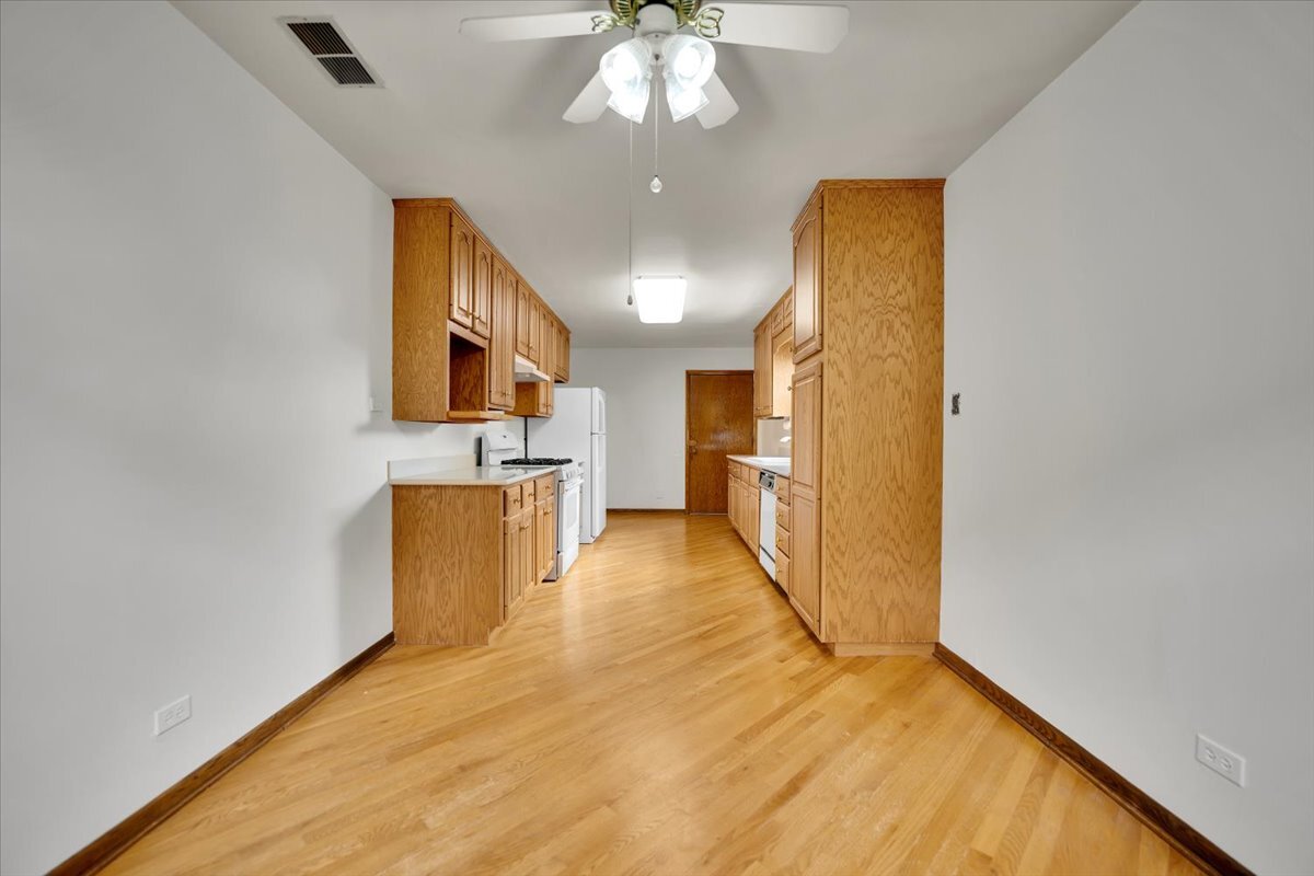 901 E Ardyce Lane, Mount Prospect, IL 60056