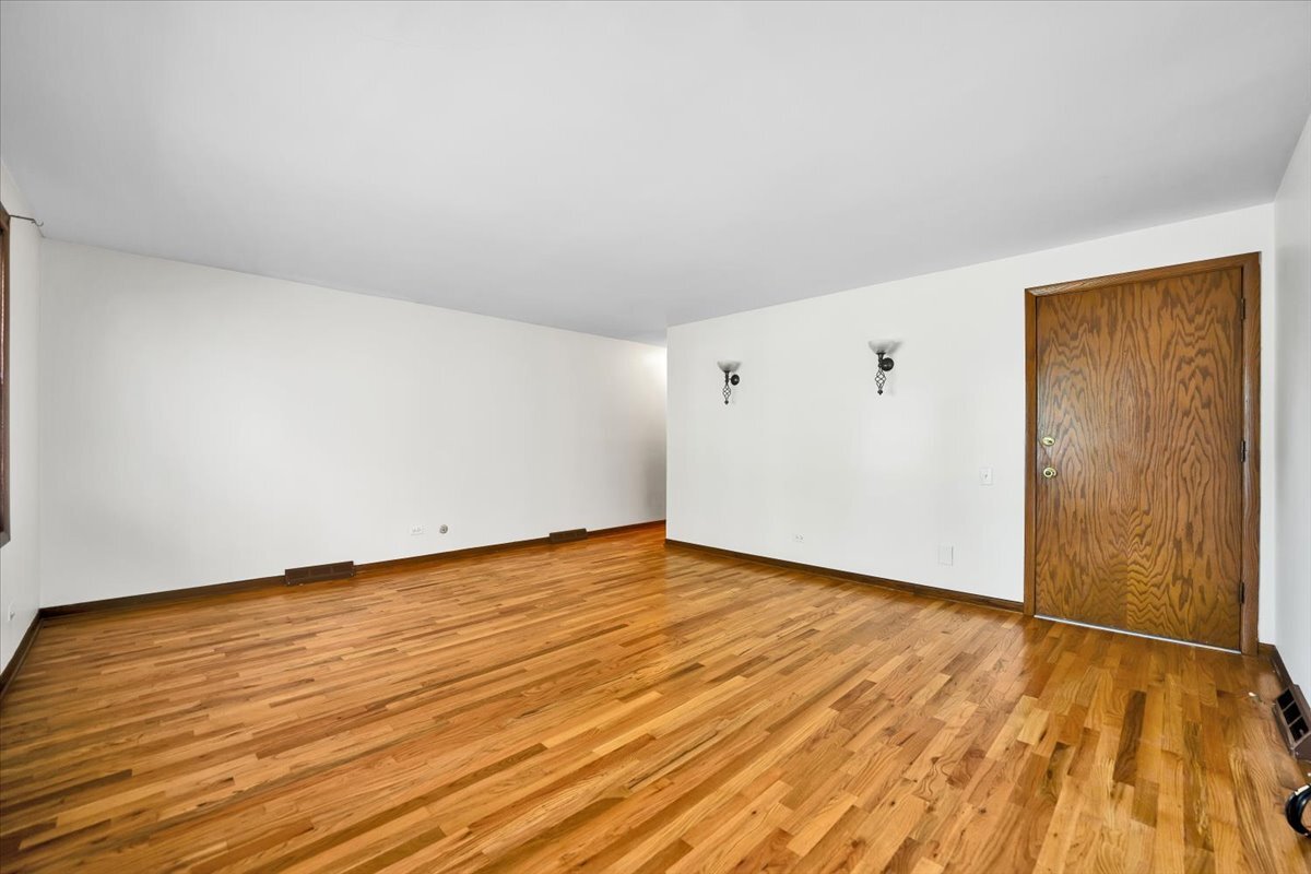 901 E Ardyce Lane, Mount Prospect, IL 60056