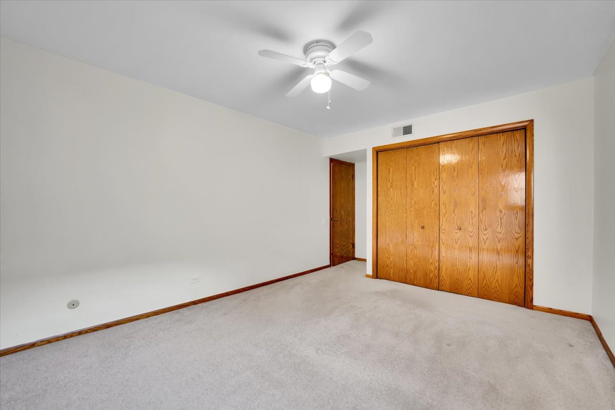 901 E Ardyce Lane, Mount Prospect, IL 60056