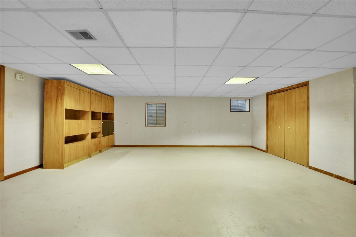 901 E Ardyce Lane, Mount Prospect, IL 60056