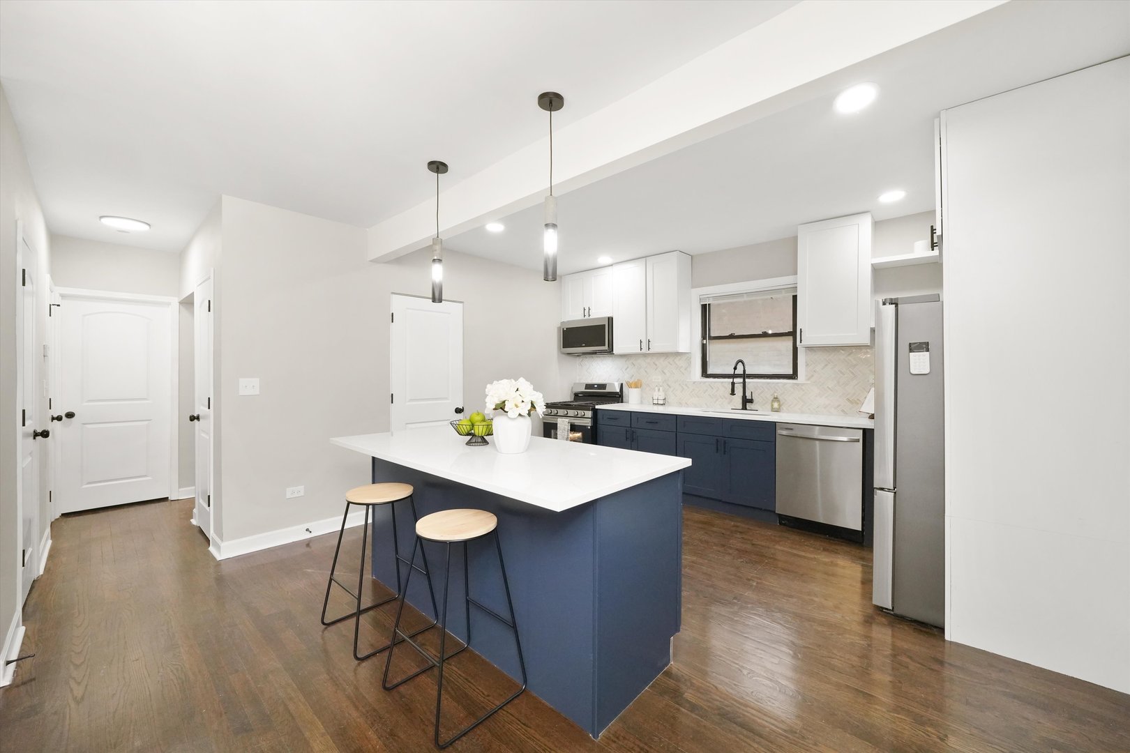9225 S SAGINAW Avenue, Chicago, IL 60617