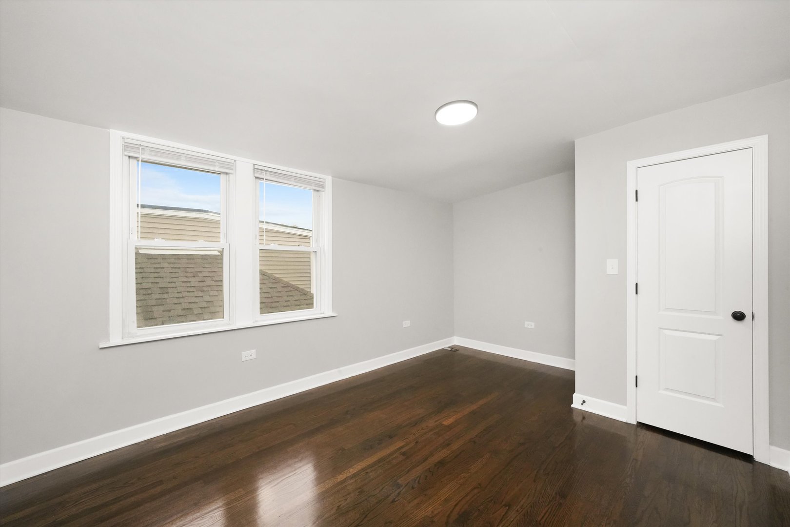 9225 S SAGINAW Avenue, Chicago, IL 60617