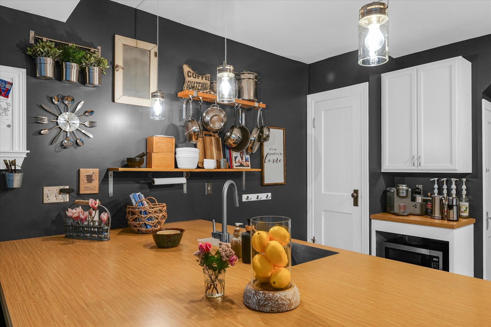 320 E Locust Street, Watseka, IL 60970