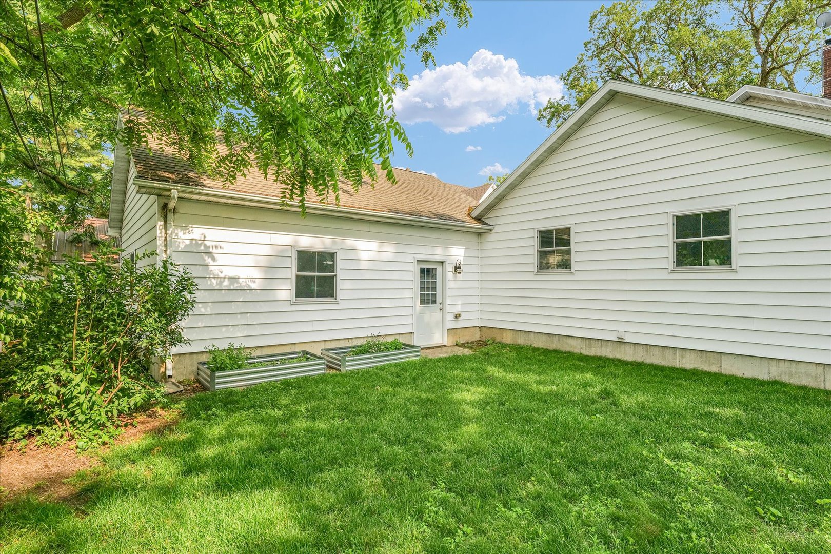 320 E Locust Street, Watseka, IL 60970