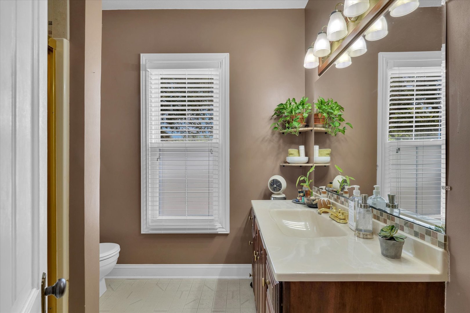 320 E Locust Street, Watseka, IL 60970