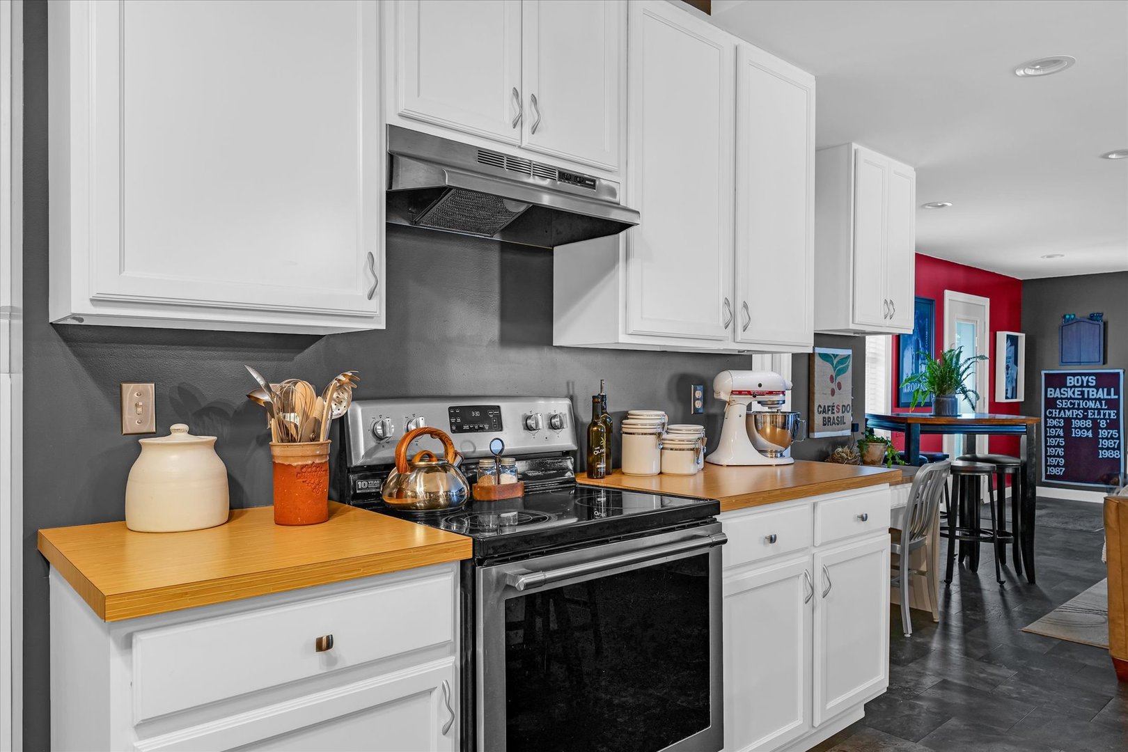 320 E Locust Street, Watseka, IL 60970