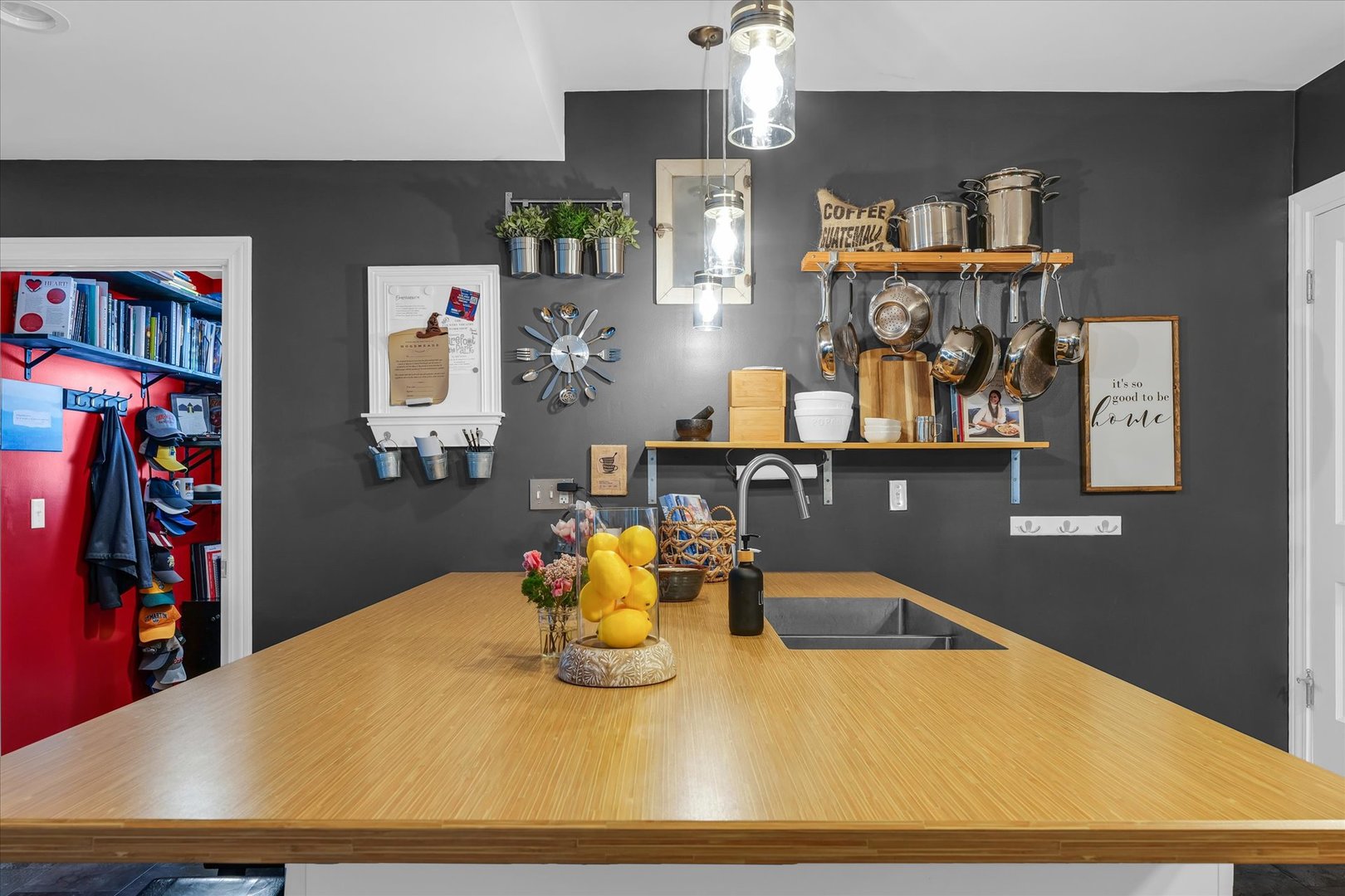 320 E Locust Street, Watseka, IL 60970