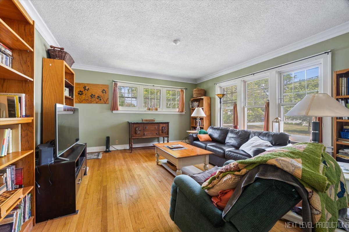 285 Hill Avenue, Glen Ellyn, IL 60137