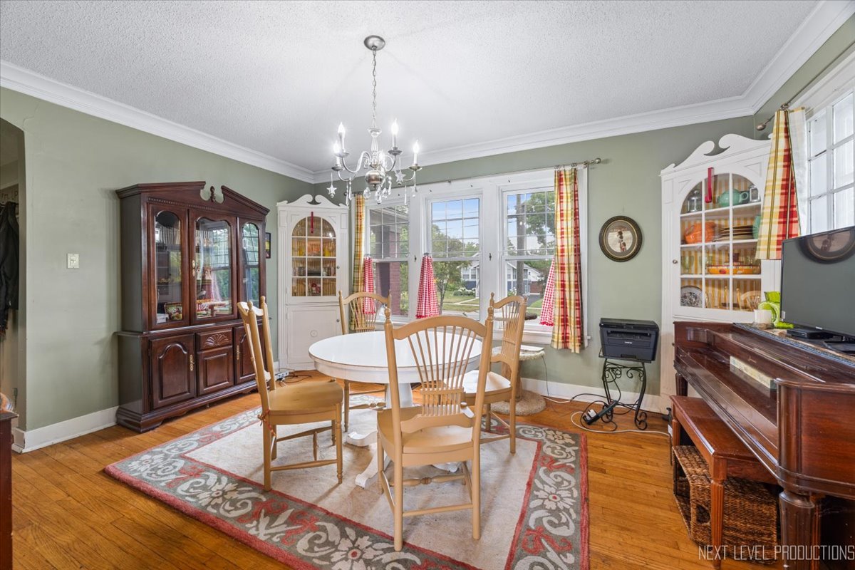 285 Hill Avenue, Glen Ellyn, IL 60137