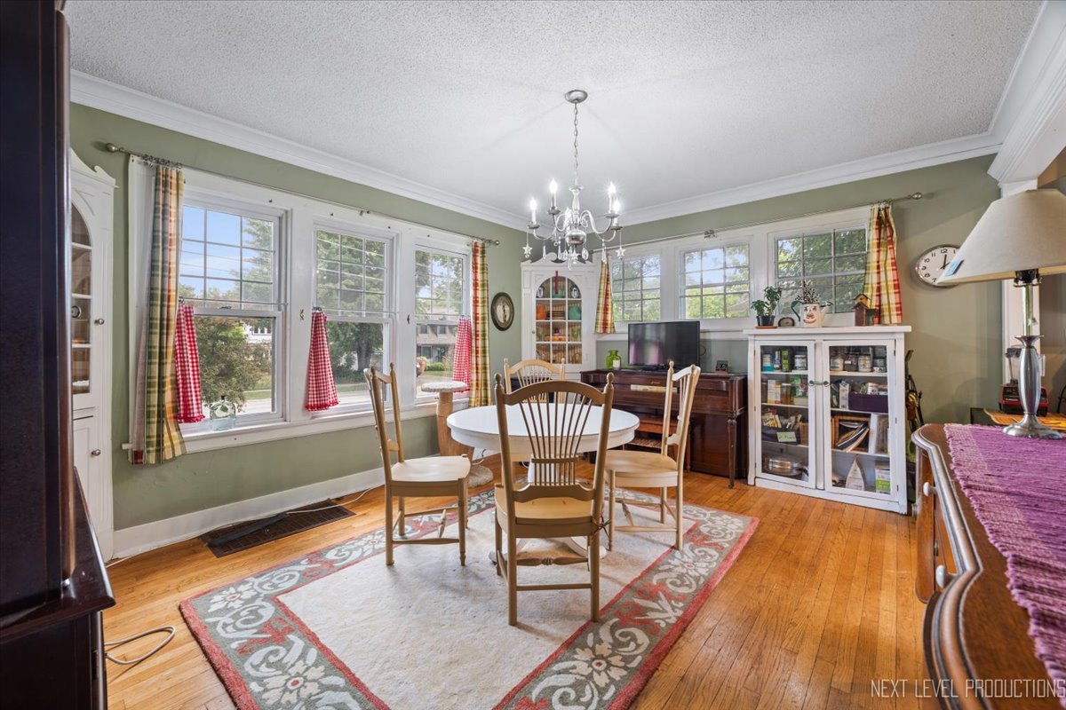 285 Hill Avenue, Glen Ellyn, IL 60137