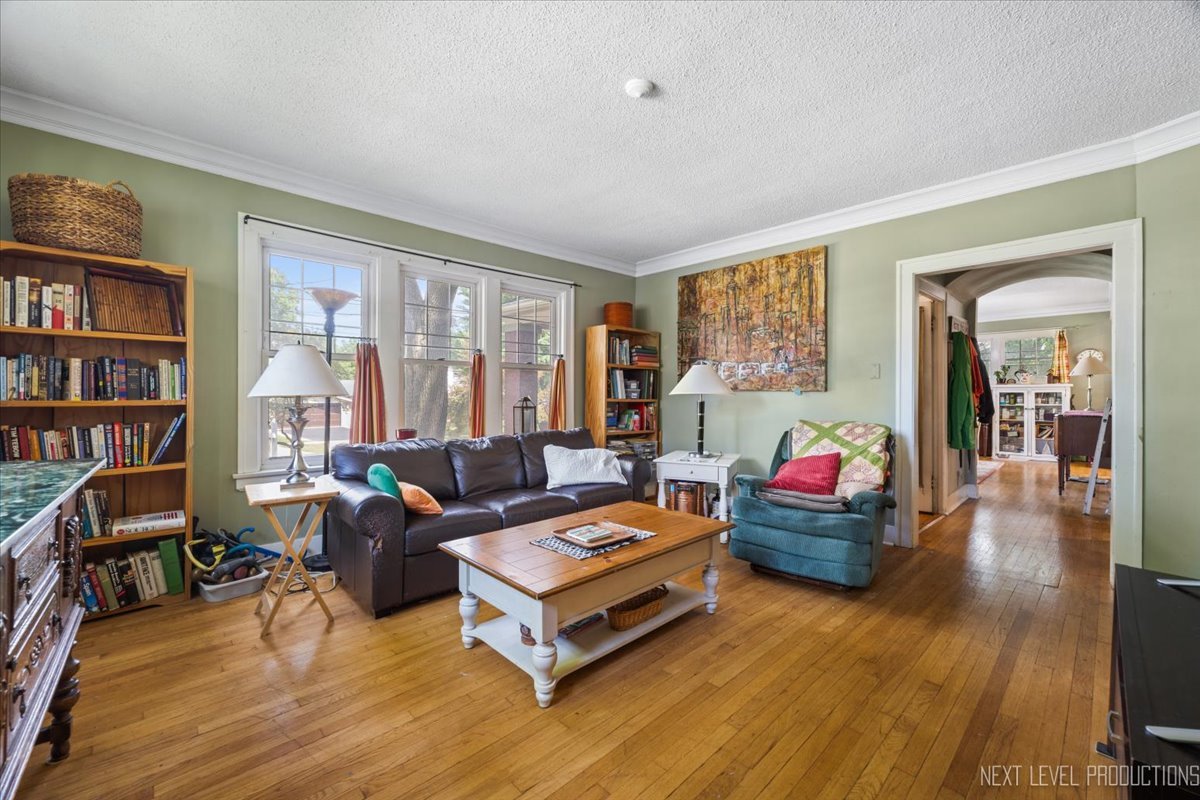 285 Hill Avenue, Glen Ellyn, IL 60137