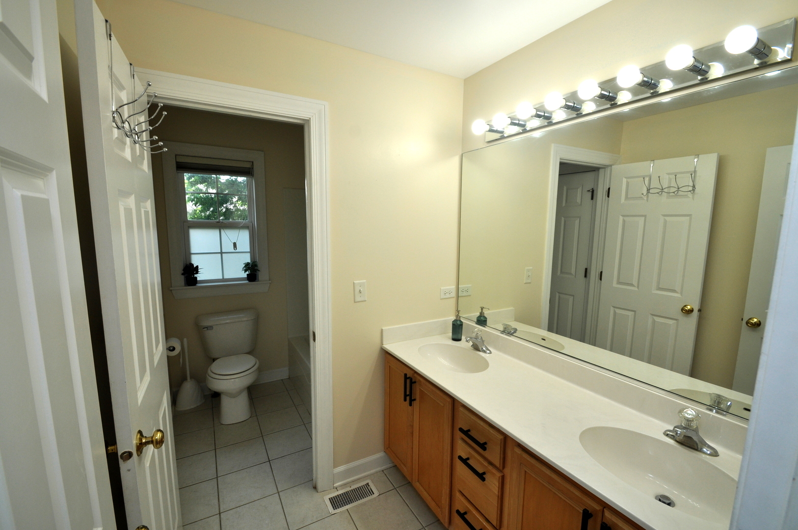 606 Reserve Lane, Joliet, IL 60431