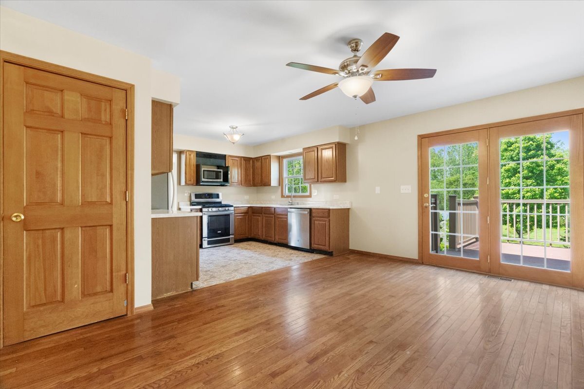 1132 10 pin Lane, Beach Park, IL 60099